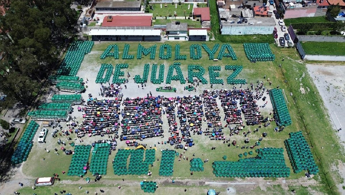 Con los tinacos, apoyarán a la población a enfrentar los periodos de escasez. | Foto: Especial