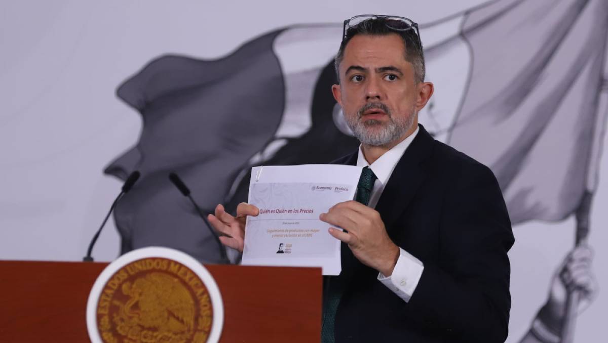 Titular de Profeco, Iván Escalante en la Mañanera. | Foto: Javier Ríos