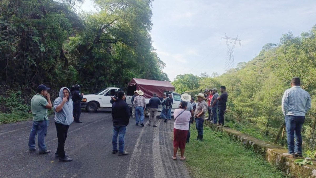 Bloquean carretera en Eloxochitlán | Especial
