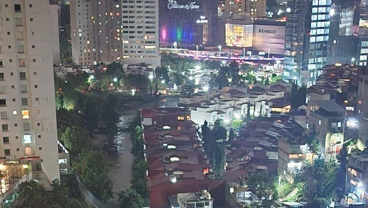 Las calles y avenidas de Interlomas registraron encharcamientos e inundaciones. | Foto: Especial