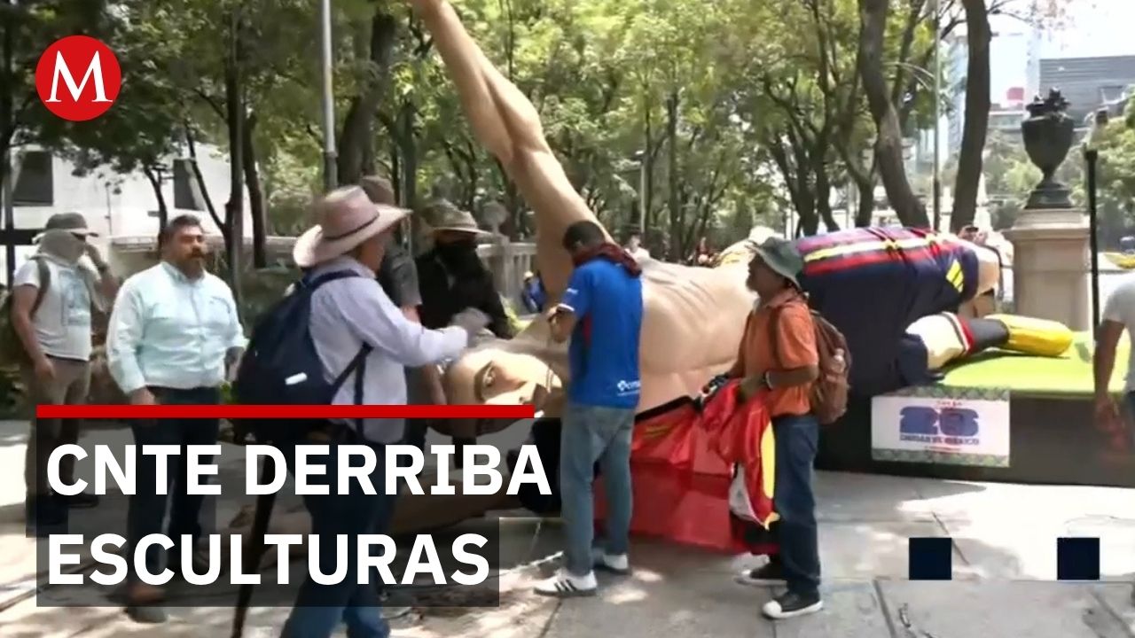 CNTE derriba esculturas del Mundial en Paseo de la Reforma durante protestas en CdMx