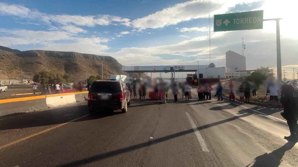 En Coahuila, levantan bloqueo en carretera Saltillo-Torreón tras acuerdo. | Milenio Policía.