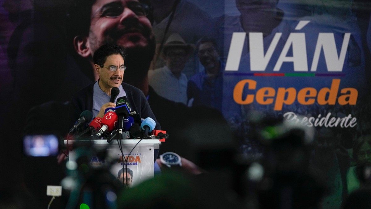 Ernesto Samper apoya al candidato del Pacto Histórico, Iván Cepeda, para la continuidad política | Foto: AP