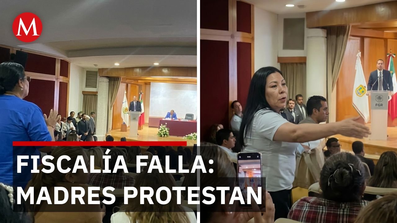 Madres buscadoras irrumpen en evento de Fiscalía de Veracruz exigiendo resultados reales
