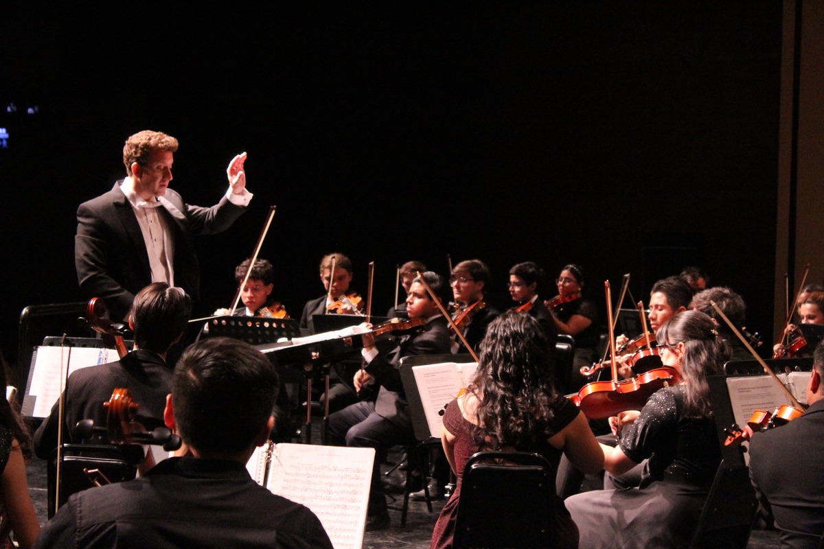 La Orquesta Sinfónica Juvenil de Torreón ofrecerá su segundo concierto de temporada bajo la dirección de Carlos Castillo y Babken Vardyan.| Especial.