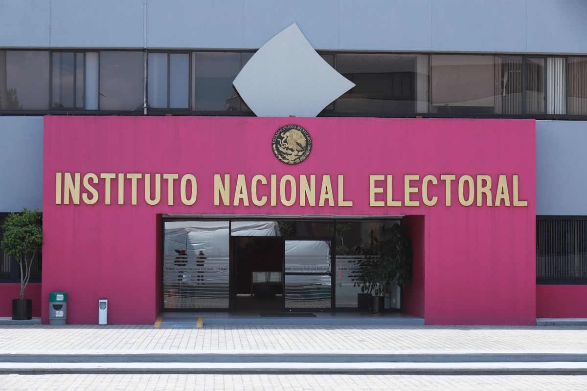 Personal de la FIFA acudió al INE para concretar la logística y confirmar las unidades que tendrían acceso exclusivo. | Foto: Juan Carlos Bautista