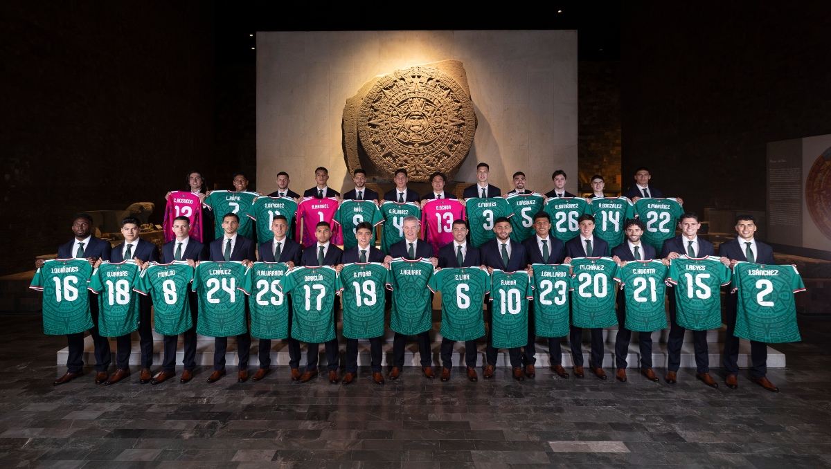 Selección Mexicana toma su fotografía oficial para el Mundial delante de la Piedra del Sol (X @miseleccionmx)