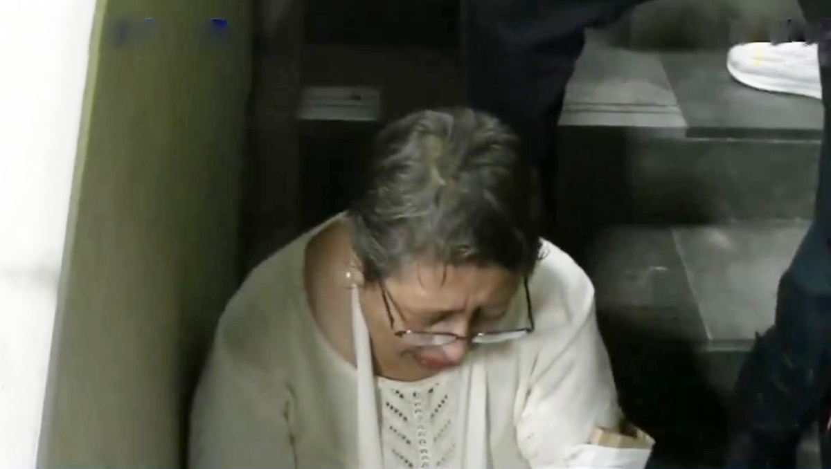 La usuaria recibió atención médica en el sitio y le fue inmovilizado el brazo derecho. | Especial