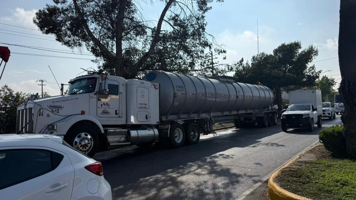Aseguran pipa con 55 mil litros de diésel en la Saltillo-Torreón.| Especial