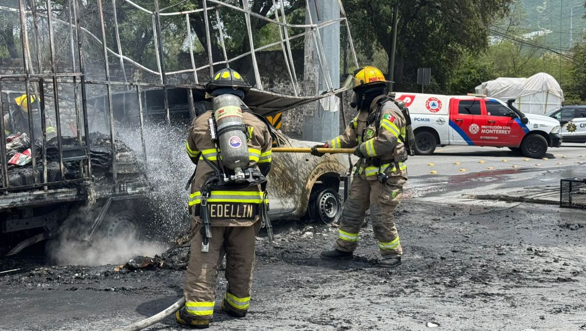 Bomberos Nuevo León, de Protección Civil del Estado y de Monterrey atendieron el siniestro. Agustín Martínez