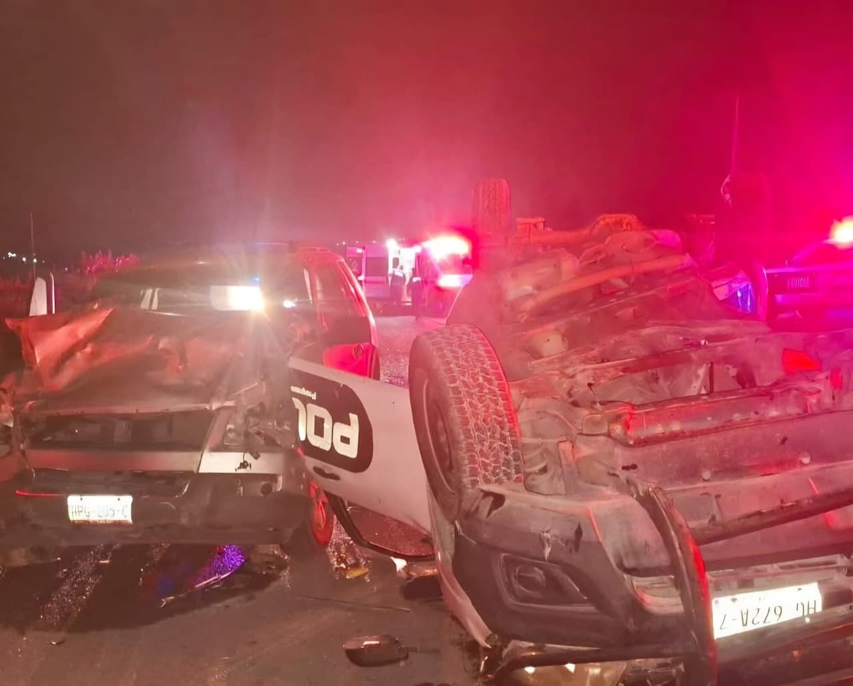Fallece policía tras volcar patrulla durante accidente. (Cortesía)