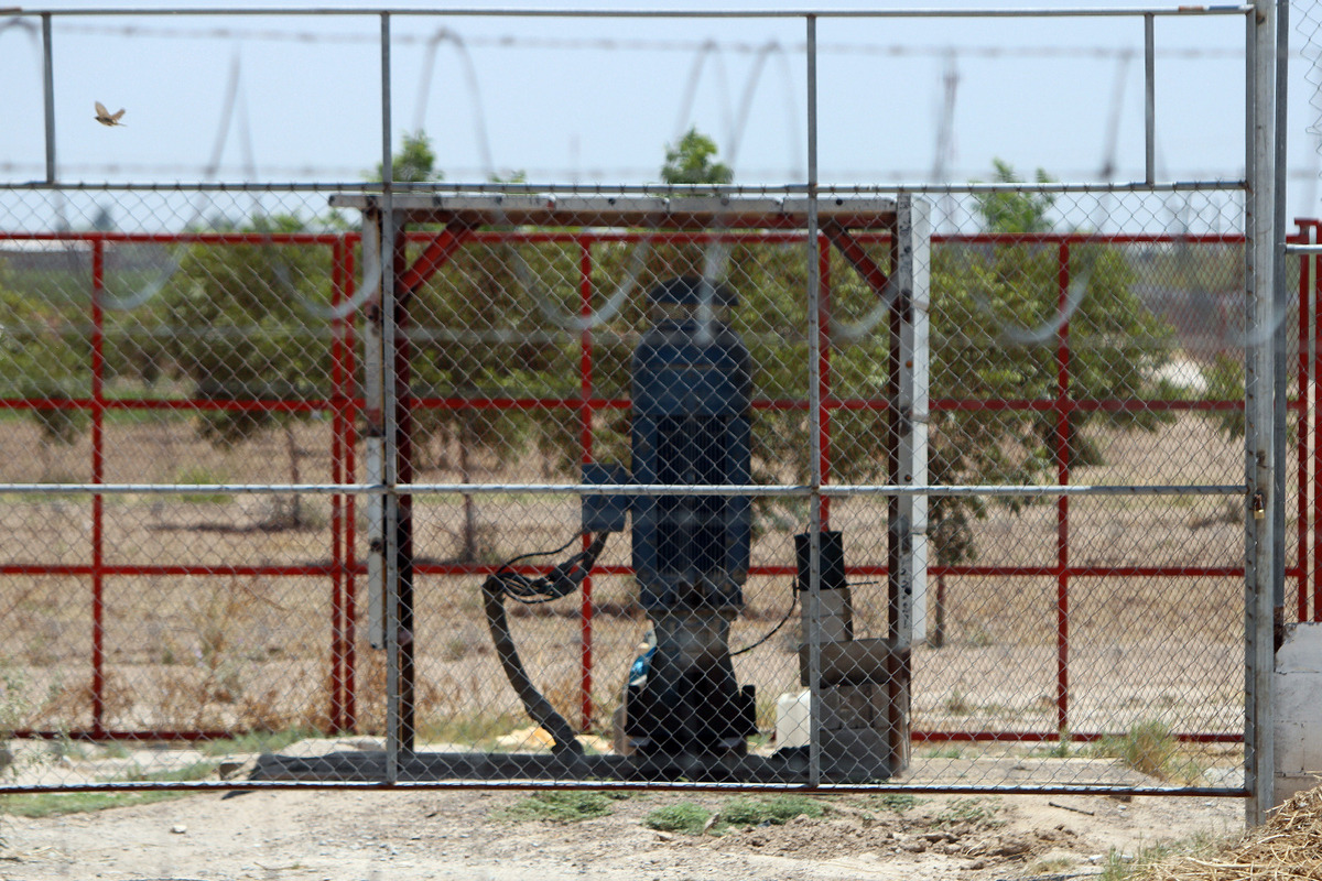 En Gómez Palacio, van contra tomas clandestinas de agua potable. | Rolando Riestra.