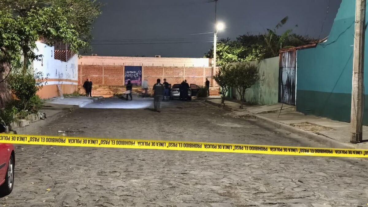 Hallan cuerpo en la cajuela de un auto robado en Guadalajara (Vicente Torres)
