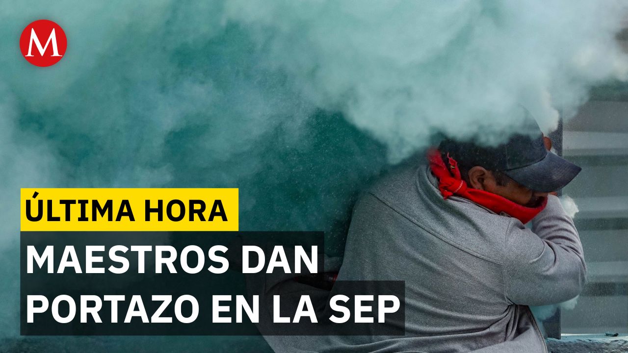 Maestros usan postes como arietes e irrumpen en oficinas de la SEP