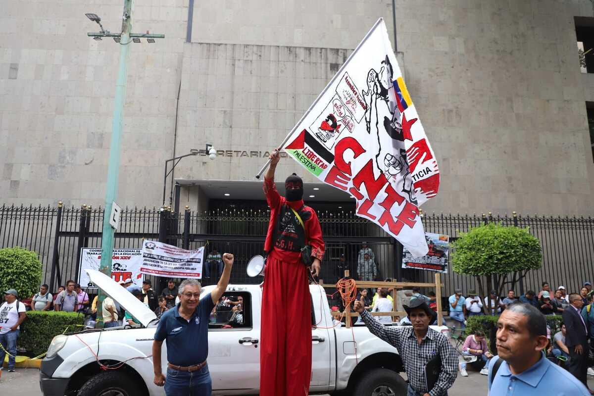 Protesta de la CNTE frente a Segob. | FOTO: Javier Ríos