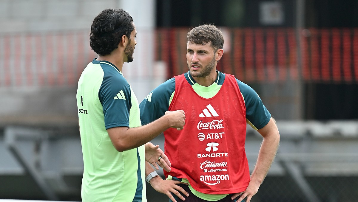 Raúl Jiménez y Santiago Gimenez, dos de los cuatro delanteros que llamó Javier Aguirre al Mundial 2026 (Imago7)