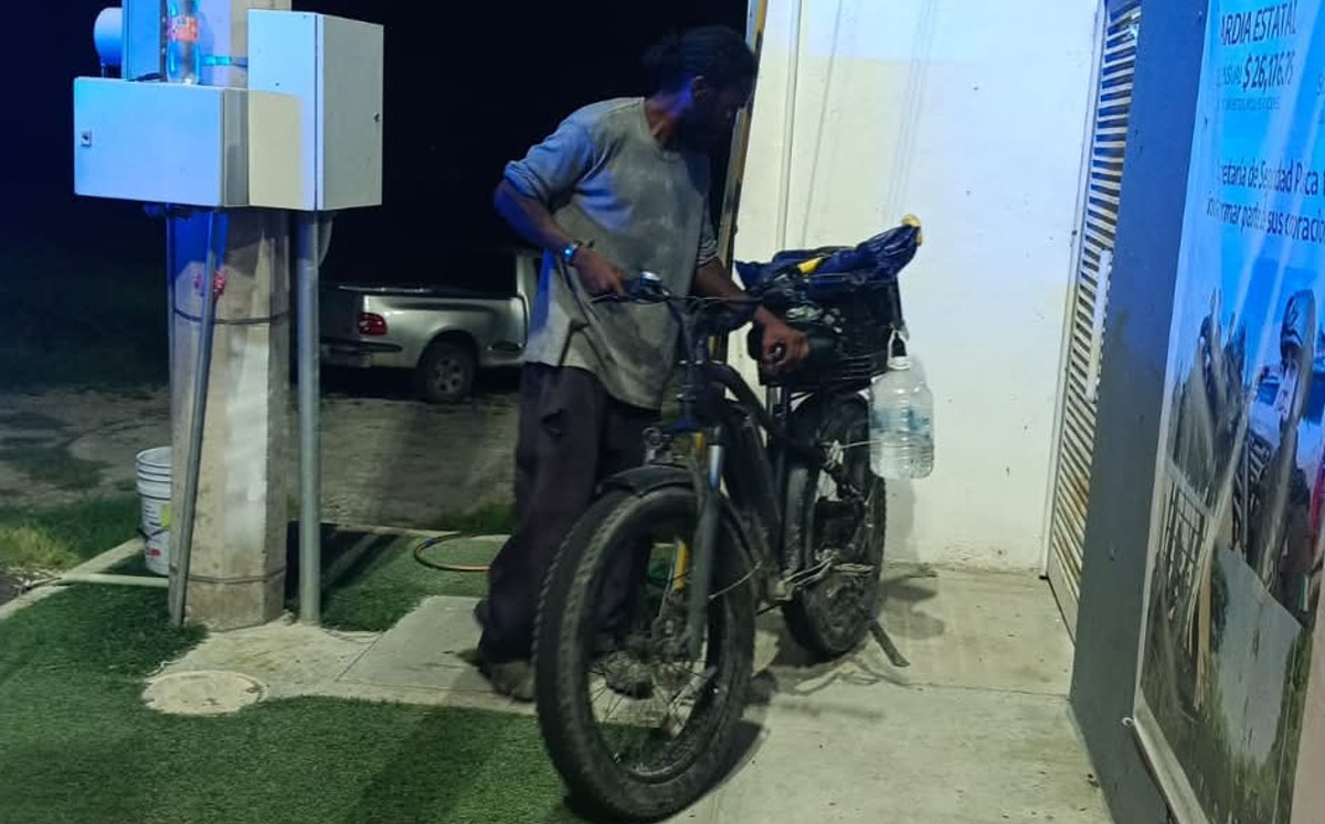 Con Brasil como meta, ciclista extranjero hace escala inesperada en Tamaulipas. | SSPT