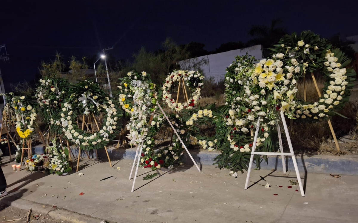 Despiden a joven en lugar donde ocurrió accidente en Saltillo 400. | Foto: Especial