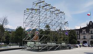 Instalan pantalla gigante en el centro de Toluca rumbo al Mundial 2026. | Foto: Especial
