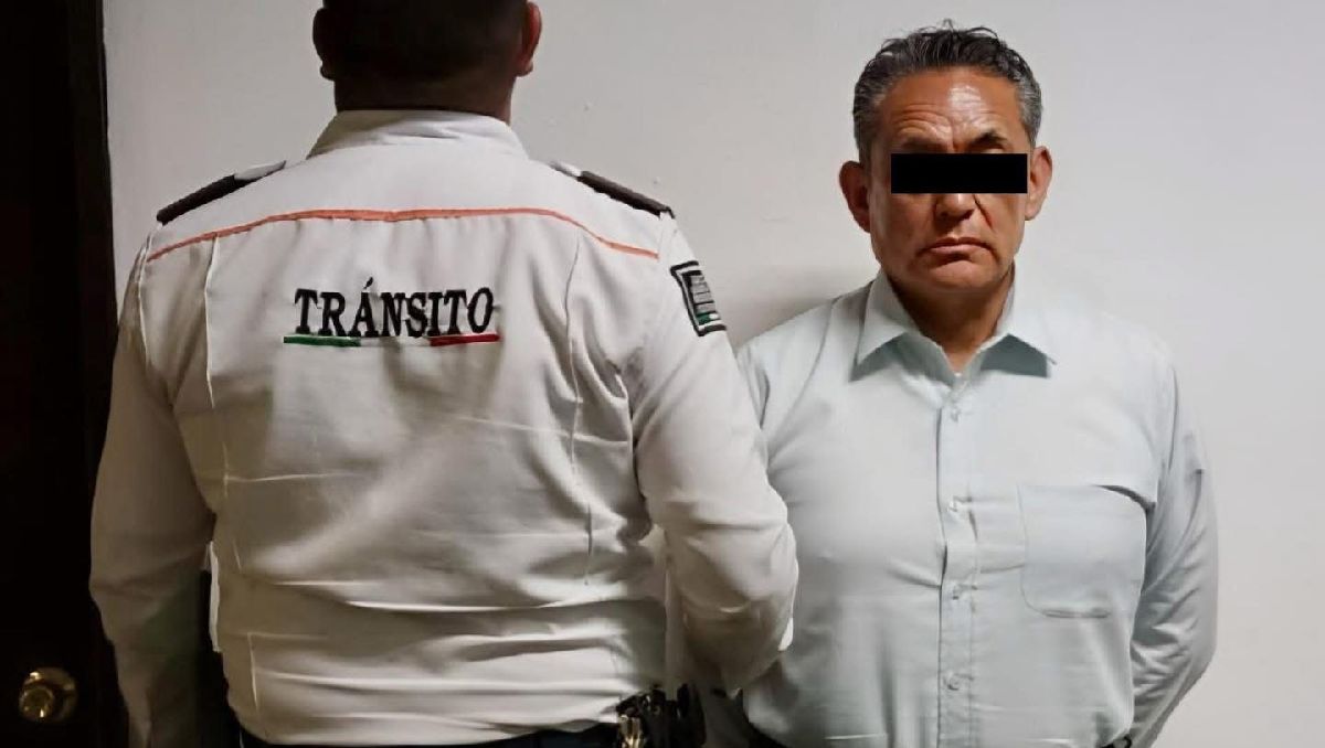 El maestro fue detenido por personal del Grupo Antiasalto de la Dirección General de Seguridad y Protección de Toluca. | Foto: Especial