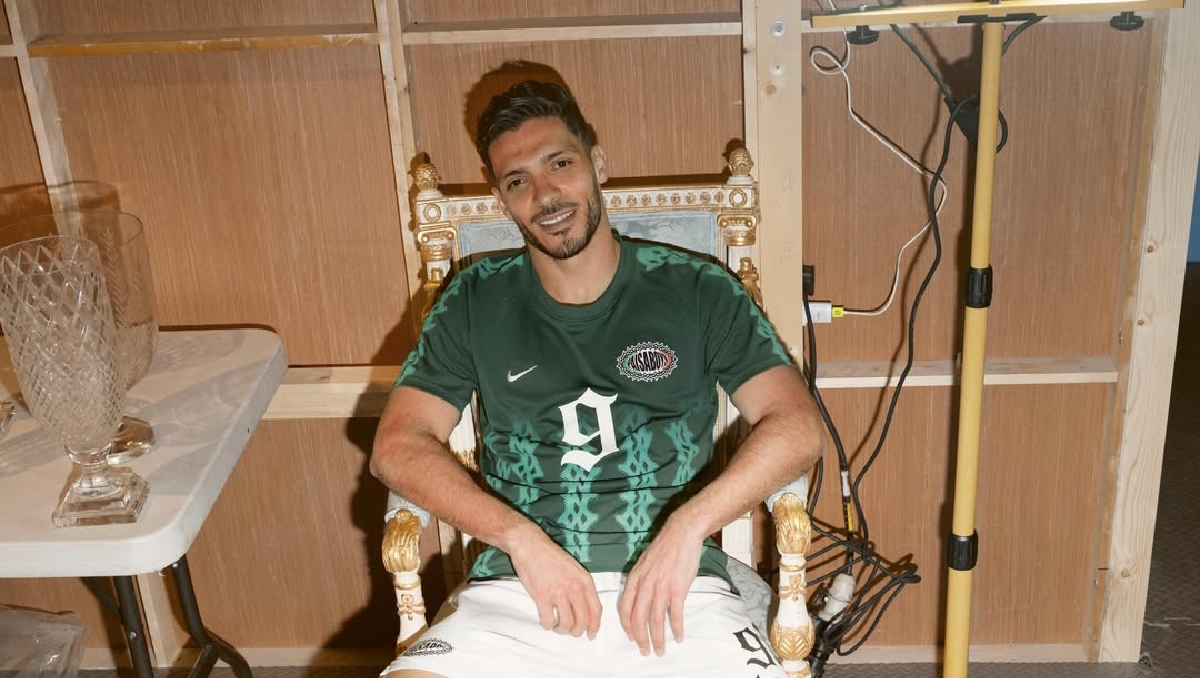 Raúl Jiménez protagoniza épico comercial junto a Mbappé, Cristiano Ronaldo, Lisa, LeBron James y más estrellas (Instagram @raulalonsojimenez9)