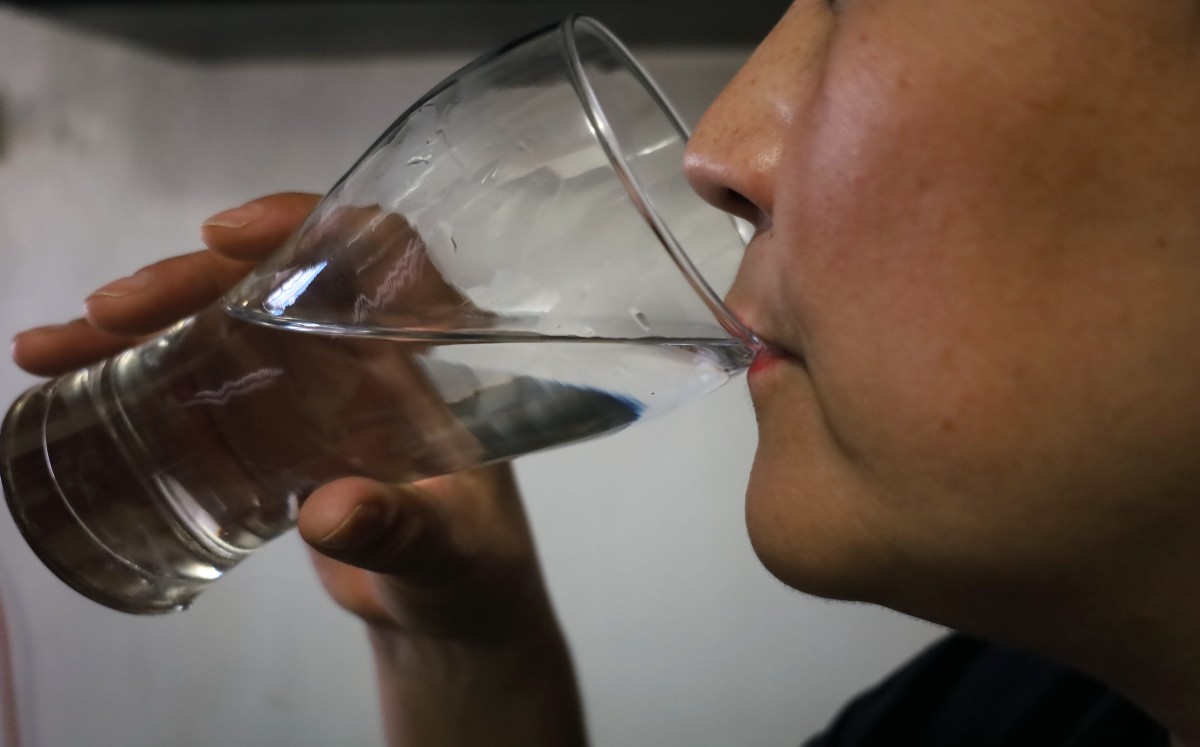 Se recomienda que el agua simple sea la de mayor consumo para una buena hidratación | Archivo Verónica Rivera