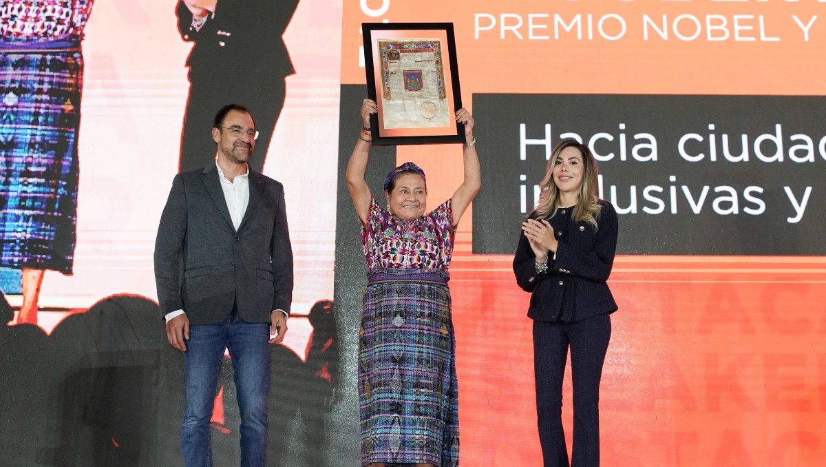 Rigoberta Menchú recibe Cédula Real de Puebla | Agencia EsImgen