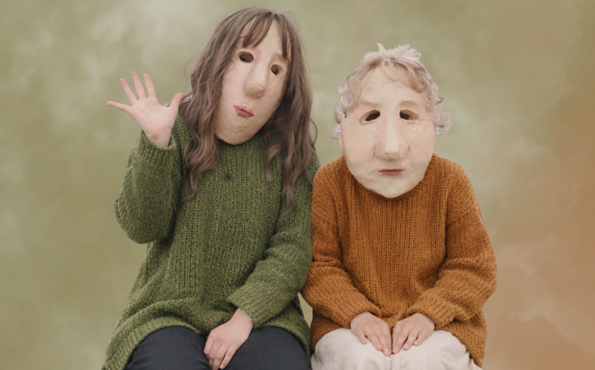 Sandra y Julia son abuela y nieta.