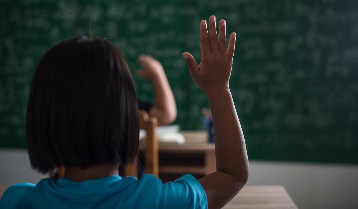 Ante sospechas de acoso escolar por algún profesor,  padres y escuela deben actuar prontamente. (freepik.es)