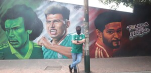 Artista Tolbe crea mural del Tricolor en Toluca previo al Mundial 2026