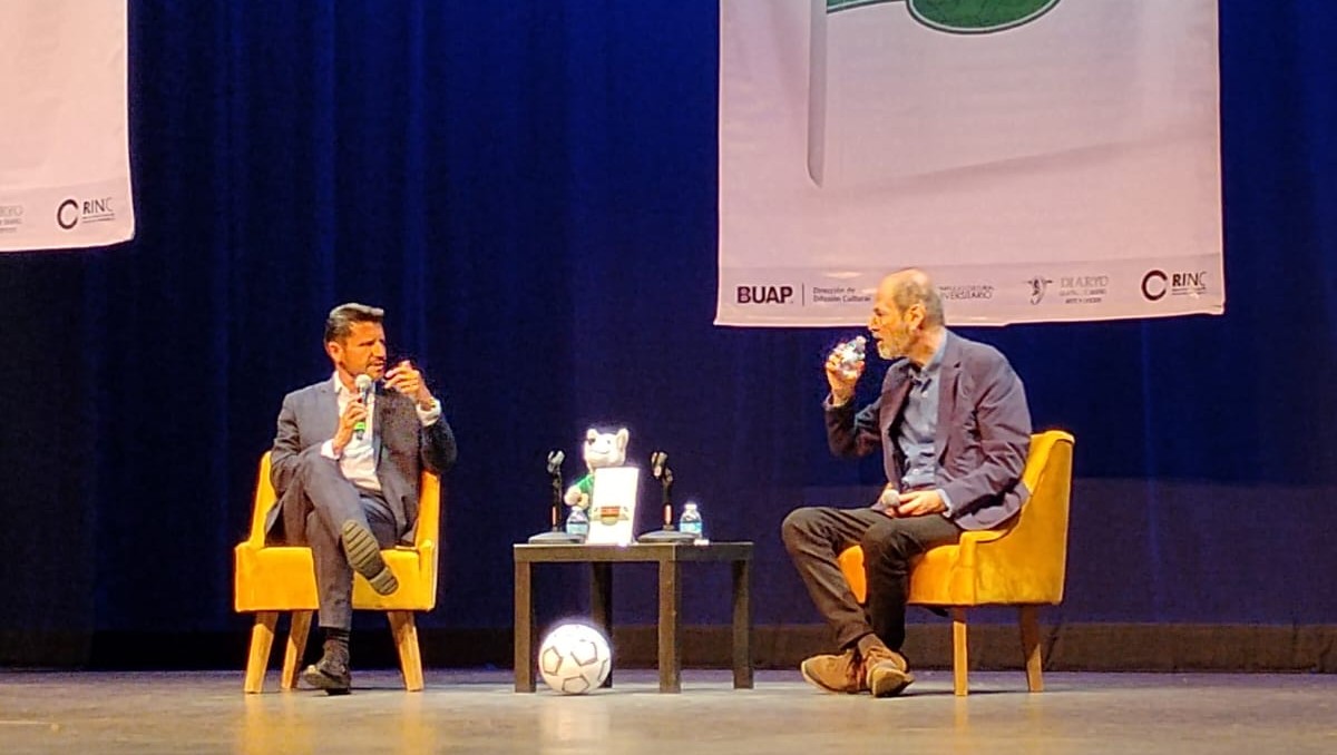 Juan Villoro cuestiona a la FIFA por los precios de boletos del Mundial (Jaime Zambrano)