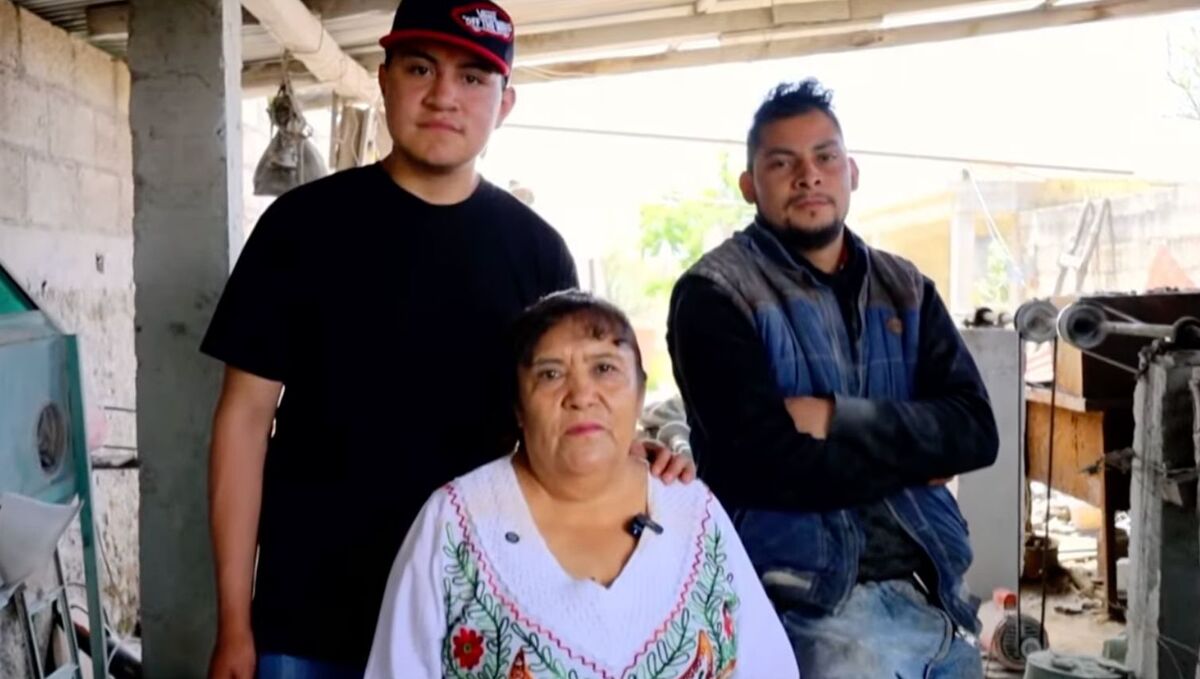 La obsidiana dorada del Nopalillo llegó a La Mañanera. (Especial)