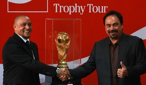 El trofeo original del Mundial llegó a la Ciudad de México como parte del Trophy Tour a seis días del comienzo de la Copa del Mundo.