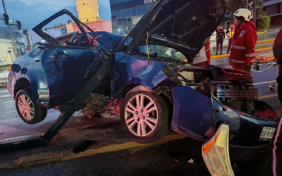 Accidente vehicular deja a personas atrapadas dentro de auto en Tampico. accidente. | Cortesía