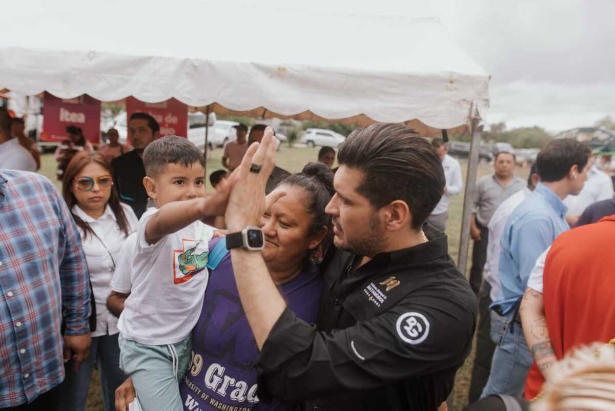 Beto Granados lleva nueva pavimentación y Mega Brigada a la colonia Abelardo de la Torre