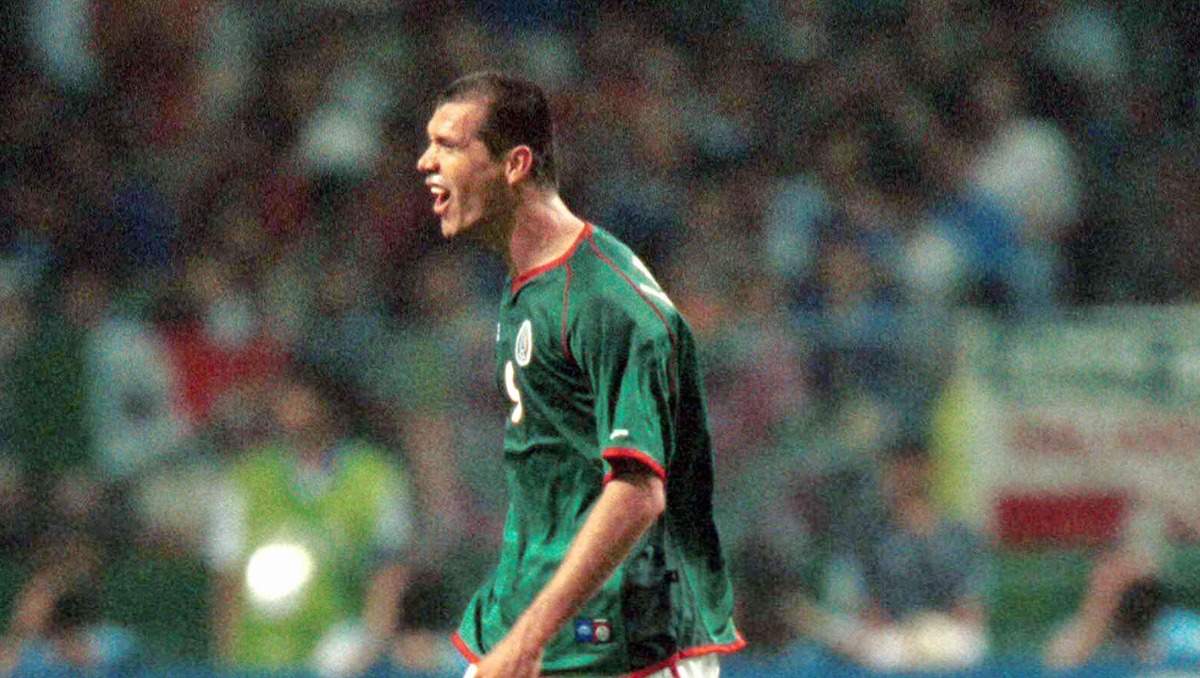 Jared Borgetti celebrando su gol ante Italia en el Mundial 2002 (Mexsport)