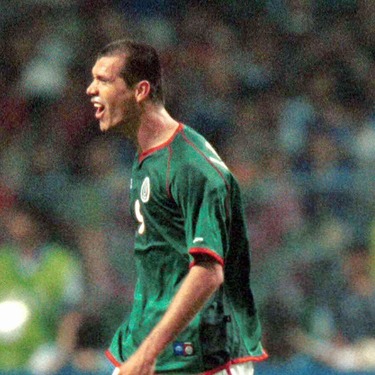 Jared Borgetti celebrando su gol ante Italia en el Mundial de Corea-Japón 2002