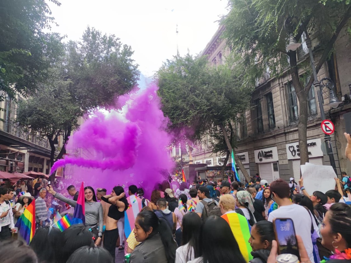Marcha de colectivos LGBTIQ+ en Ciudad de México. | Foto: César Zayago