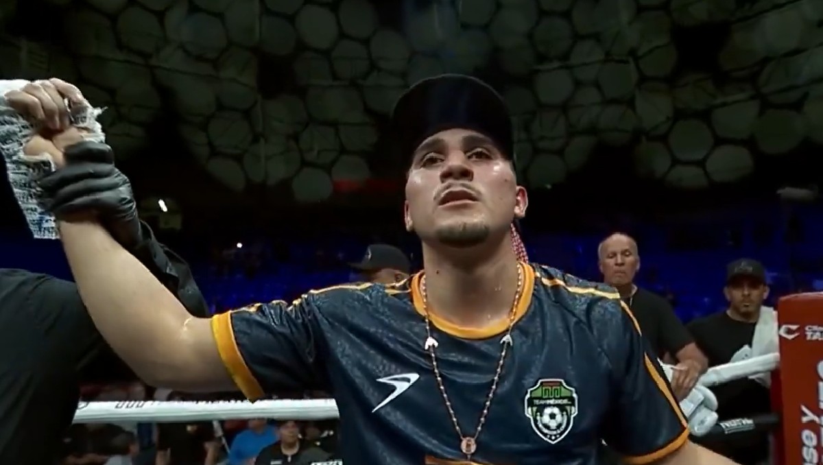 Marco Verde mantiene invicto con nocaut a David Camacho en Tijuana (Captura X @BoxAzteca7)