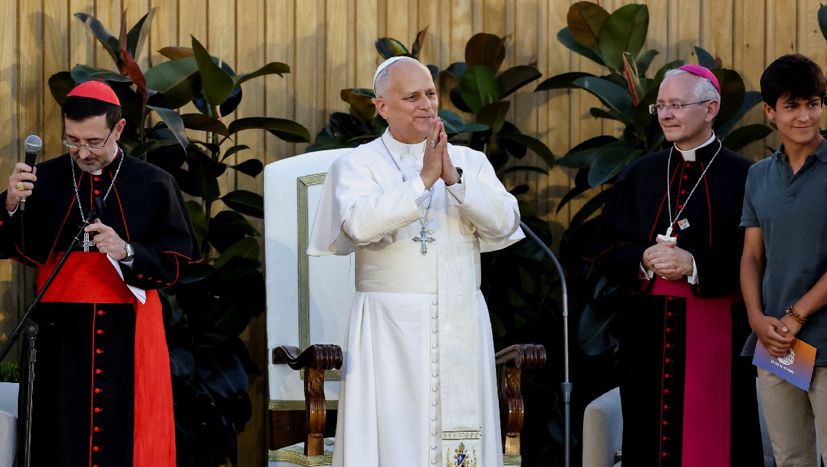 Papa León XVI acepta cariño por el Real Madrid, aunque "el papa es de todos los equipos" (Reuters)