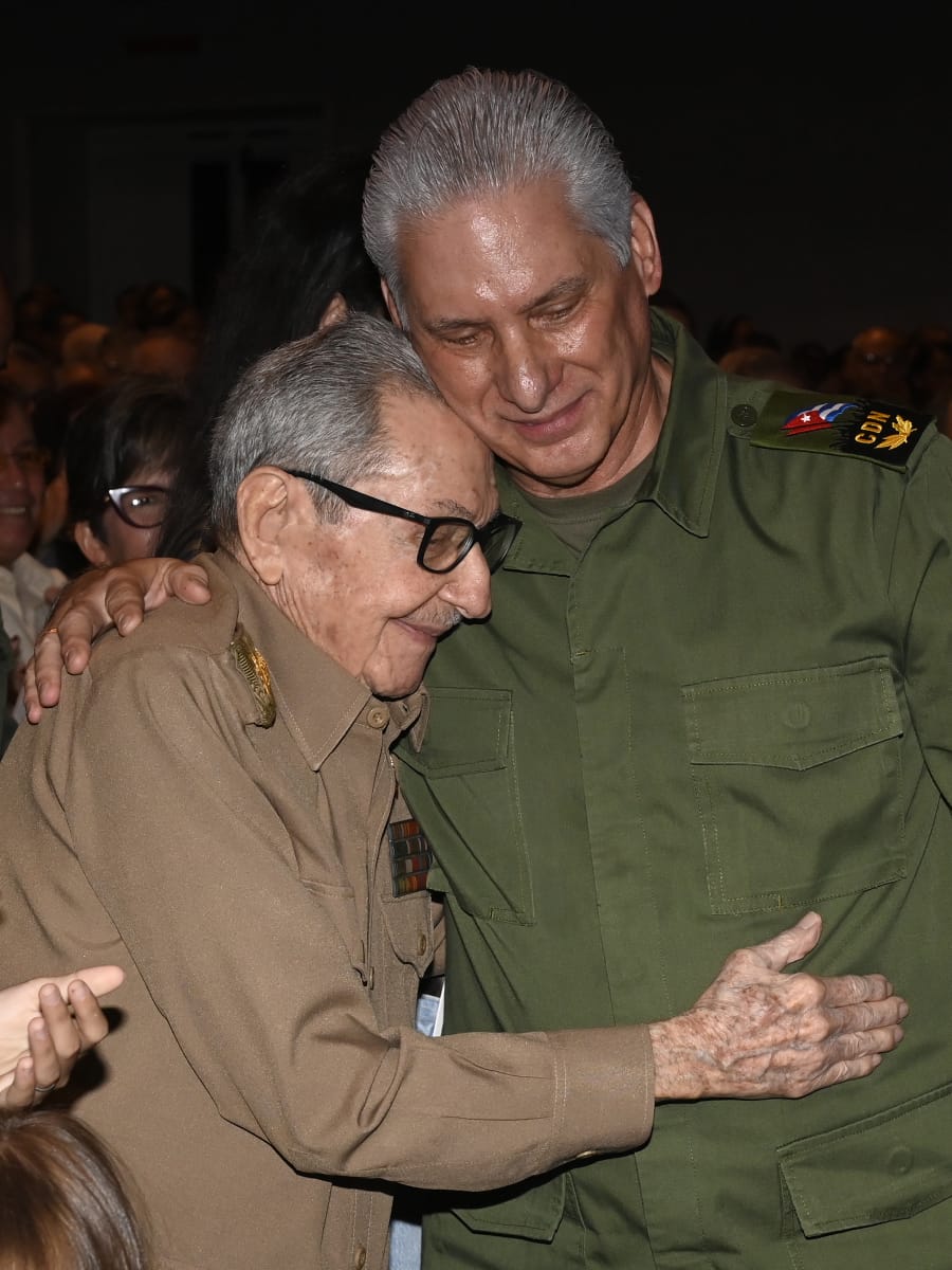 Raúl Castro aparece en público por primera vez desde acusación de EU. | Foto: Miguel Díez vía X