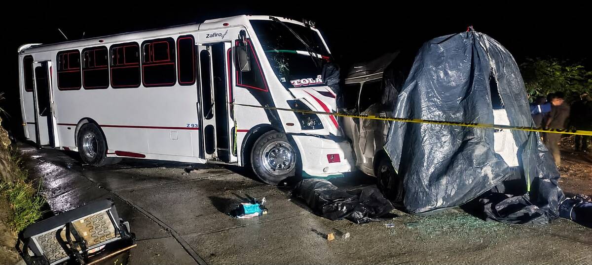 Accidente deja cuatro personas fallecidas y siete lesionadas en El Cardonal. (Cortesía)