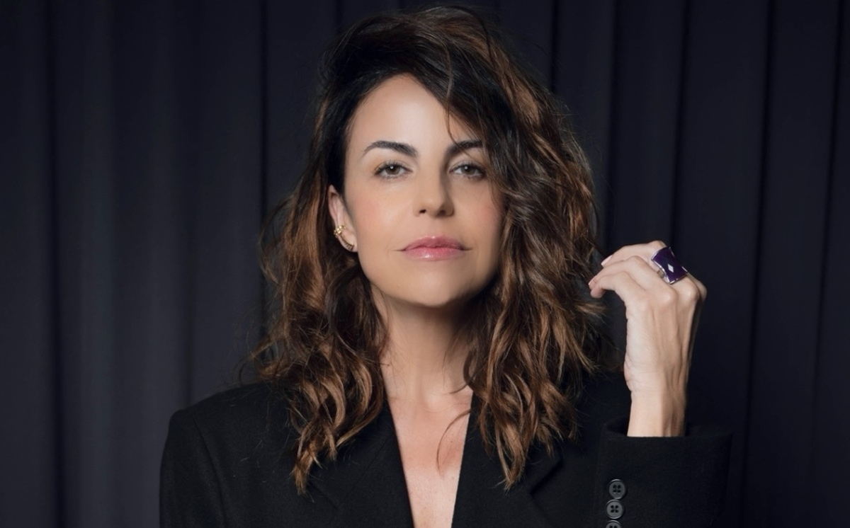 Alejandra Ambrosi tiene 38 años y una sólida carrera en cine, teatro y televisión.