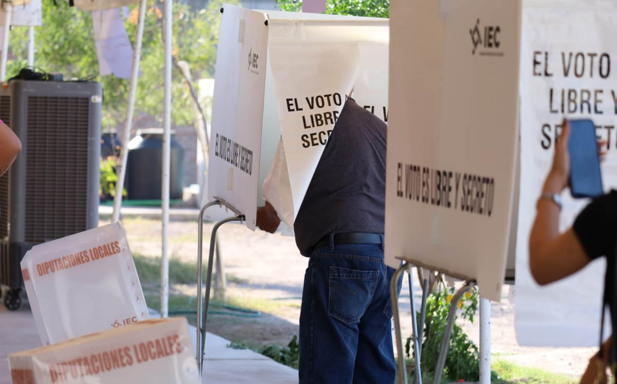 Sin contratiempos, abren casillas en Coahuila. | Foto: Verónica Rivera