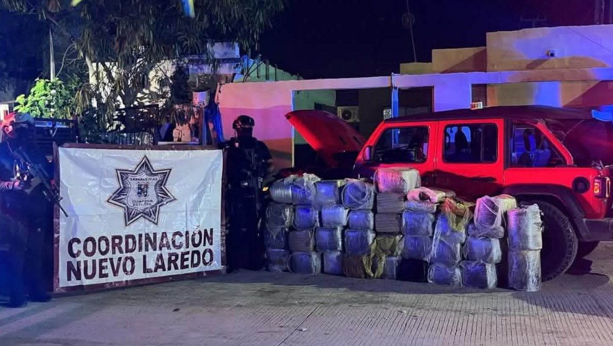 Elementos de la Guardia Estatal aseguraron 329.5 kilogramos de presunta marihuana que eran transportados en un Jeep Wrangler con reporte de robo