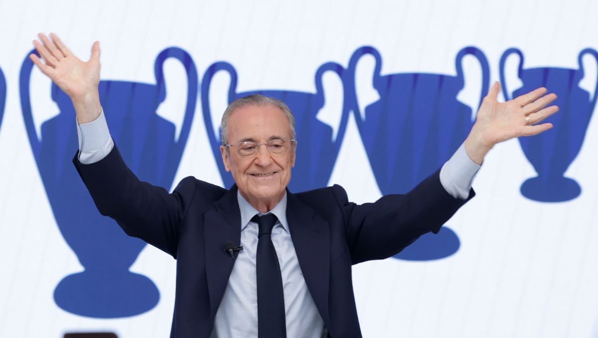 Florentino Pérez celebra tras ser reelegido como presidente del Real Madrid (EFE)