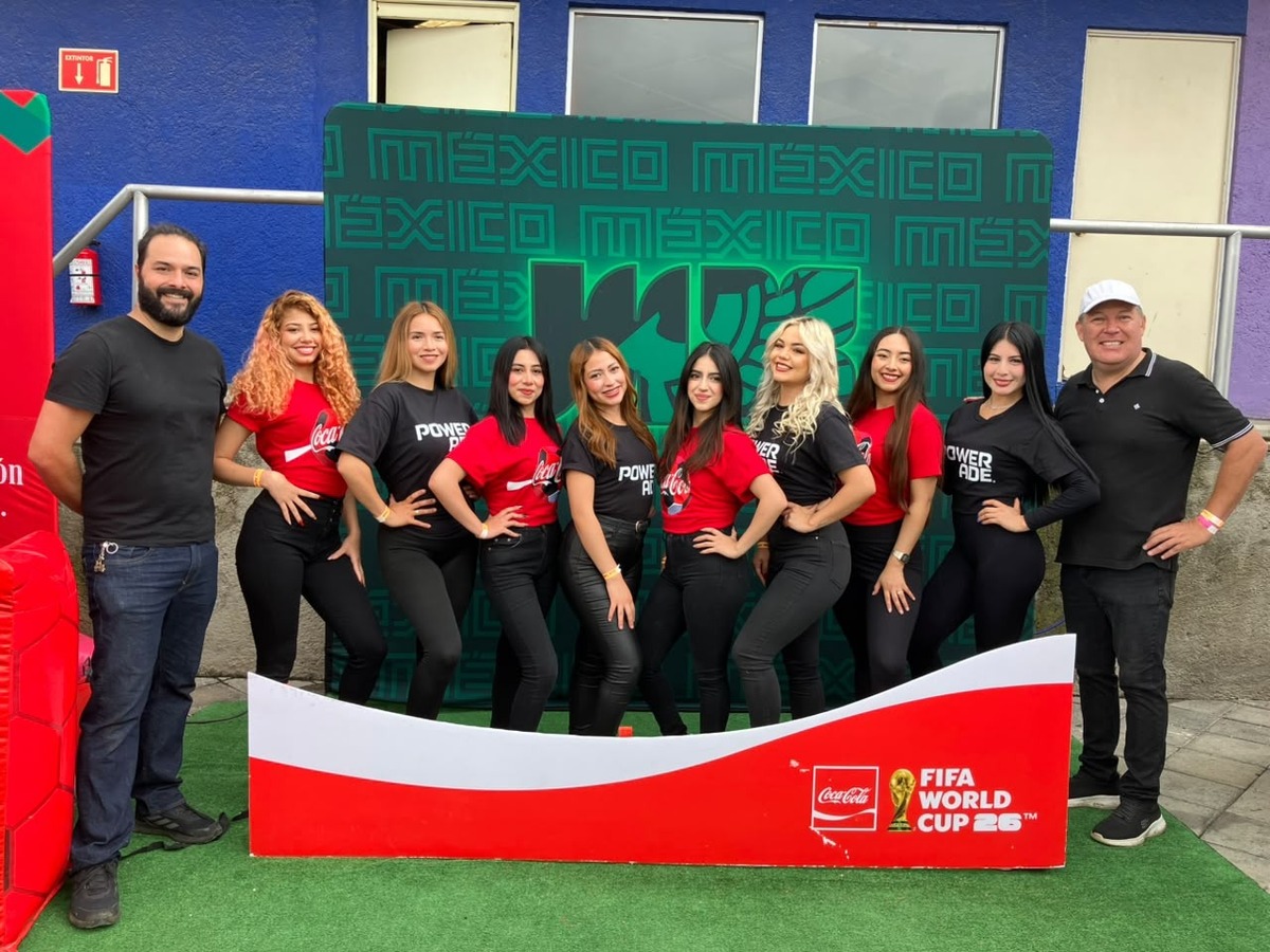 Grupo RICA Coca-Cola se sumó como patrocinador del encuentro entre las selecciones de leyendas de México y Sudáfrica. (Cortesía)