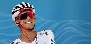 Isaac del Toro regresa al ciclismo tras dos meses lesionado y termina en el lugar 12 de la etapa 1 del Tour Auvernia-Ródano-Alpes.