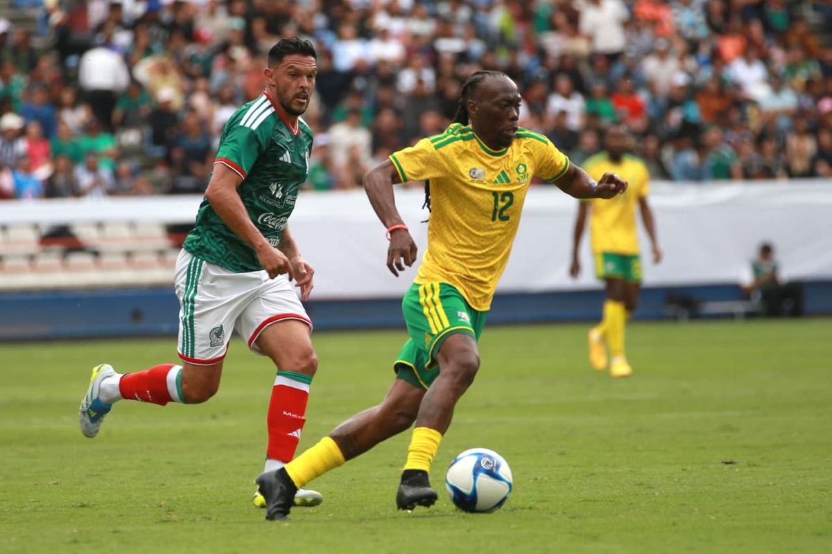 Selección mexicana de leyendas gana cinco goles a dos sobre Sudáfrica. (Jorge Sánchez)