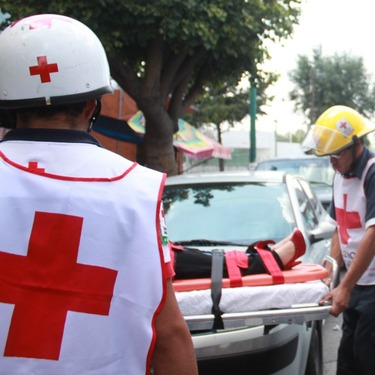 Accidente, ambulancia de la Cruz Roja, herido, lesionado, emergencia, paramédicos, paramédico, CLV